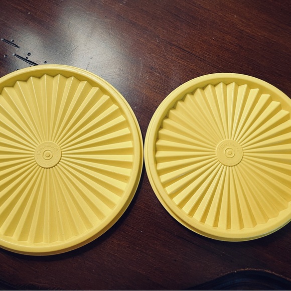 PRICE DROP TODAY ONLY! Vintage Tupperware canisters!  Two canisters. - Picture 2 of 9